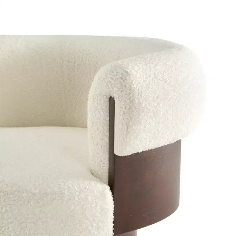 Poltrona a botte girevole imbottita scultorea curva Christopher Knight Home Scrolla