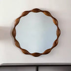 Specchio da parete rotondo 32,28, Specchio decorativo irregolare ondulato in stile rustico, Noce - ModernLuxe