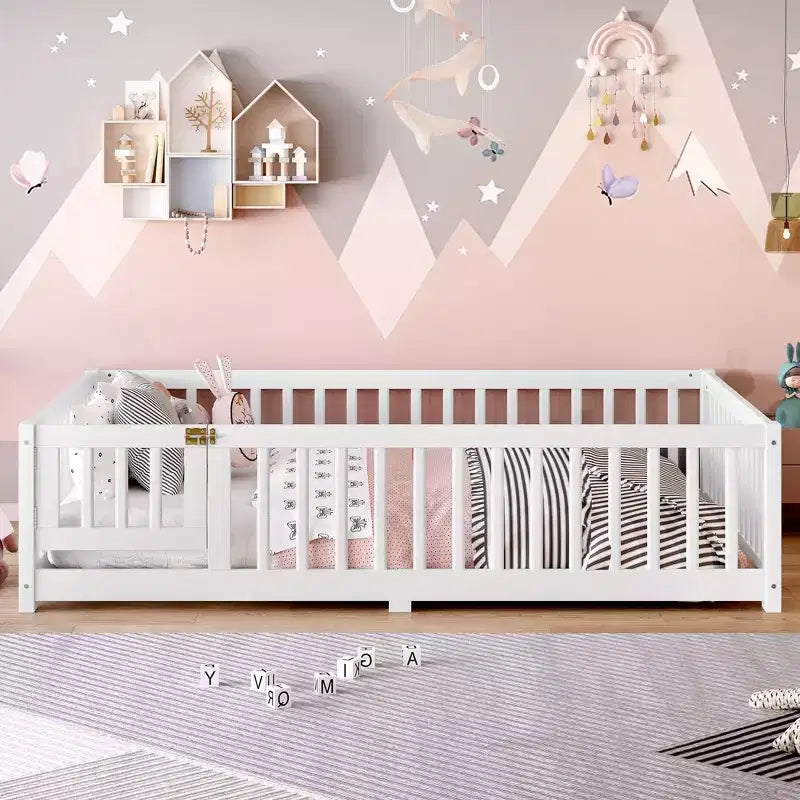 Bellemave Letto a terra per bambini in legno massello con sponde di sicurezza e porta rimovibile, letto a terra Montessori per bambini