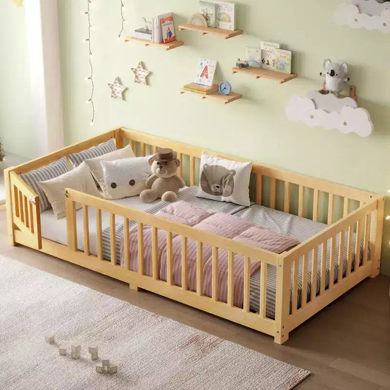 Bellemave Letto a terra per bambini in legno massello con sponde di sicurezza e porta rimovibile, letto a terra Montessori per bambini