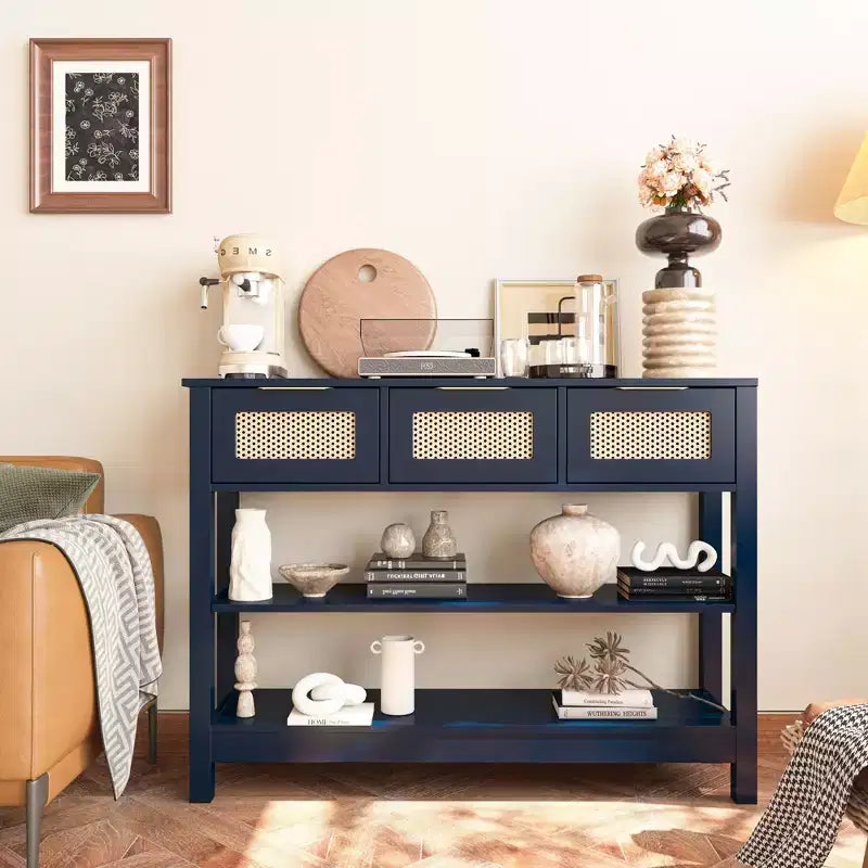 TUYOHW Tavolo Consolle in Rattan con 3 Cassetti Superiori e 2 Ripiani Aperti, Tavolino da Divano Rustico con Ripiano Regolabile per Ingresso, Corridoio, Soggiorno