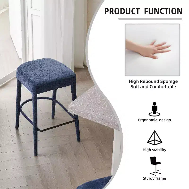 Set di 2 moderni sgabelli da bar Okak imbottiti e confortevoli con poggiapiedi e robusta struttura in metallo, seduta senza schienale altezza bancone