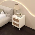 Comodino in Rattan, Tavolino in Legno, Tavolino con 2 Cassetti Decorati in Finto Rattan, Comodino, Tavolino in Legno con Contenitore per Soggiorno