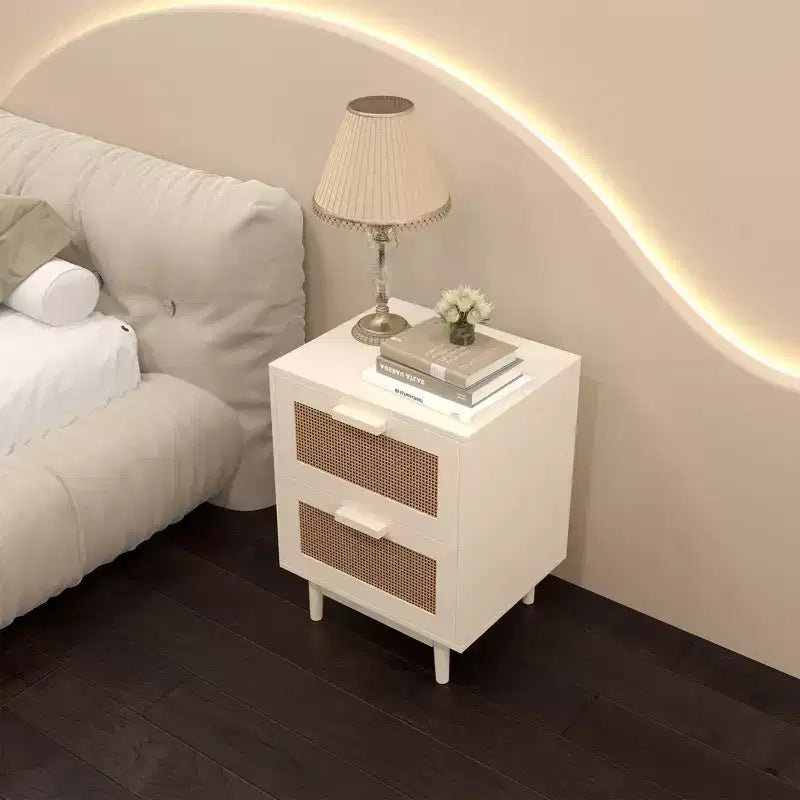 Comodino in Rattan, Tavolino in Legno, Tavolino con 2 Cassetti Decorati in Finto Rattan, Comodino, Tavolino in Legno con Contenitore per Soggiorno