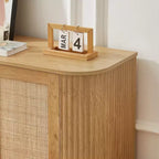 Mobile TV ondulato JVNOXK da 64 pollici con armadietti ad angolo arrotondato, corpo in legno a strisce verticali, per cucina/camera da letto, finitura naturale