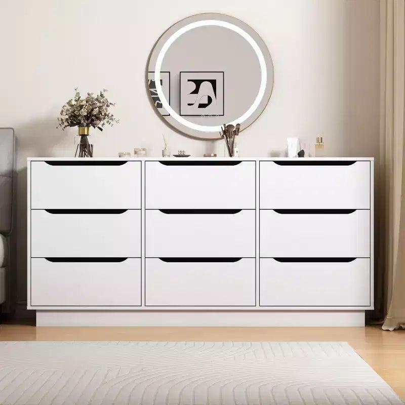 Caratteristiche della camera da letto: contenitore a 9 cassetti con cassetti, pavimenti in legno di grandi dimensioni e cassettiere, colore bianco