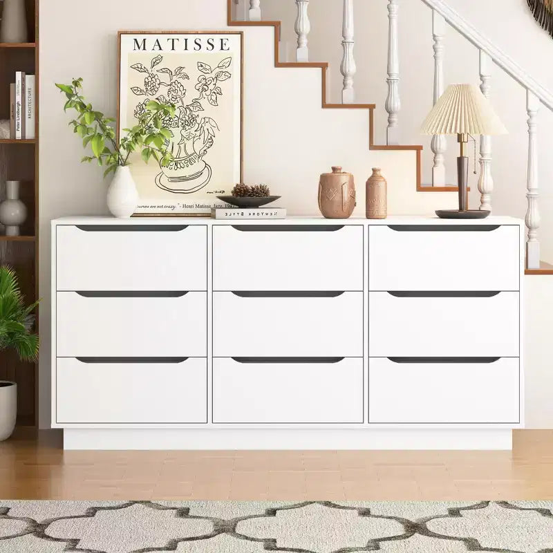 Caratteristiche della camera da letto: contenitore a 9 cassetti con cassetti, pavimenti in legno di grandi dimensioni e cassettiere, colore bianco