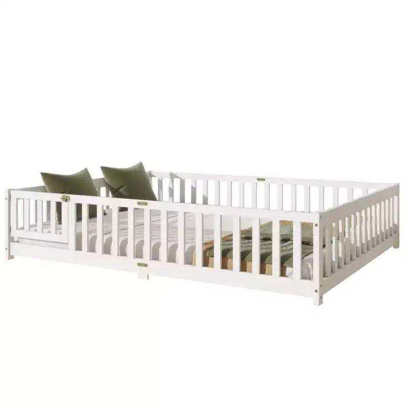 Letto a due piazze (Queen Size) con recinzione e porta, struttura in legno massello di caucciù, sponda di sicurezza, letto basso grande con recinzione e cancello