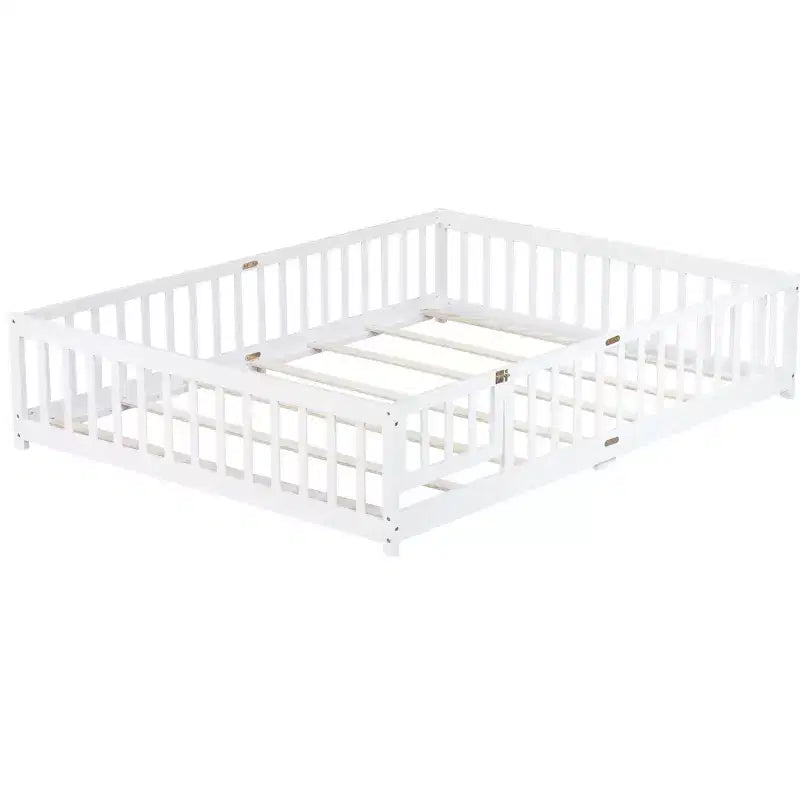 Letto a due piazze (Queen Size) con recinzione e porta, struttura in legno massello di caucciù, sponda di sicurezza, letto basso grande con recinzione e cancello