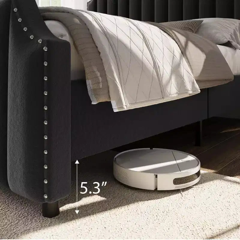 Struttura letto a piattaforma California King Size con testiera alta 50,2 pollici, letto imbottito con testiera e pediera trapuntate a canali verticali, finiture con borchie