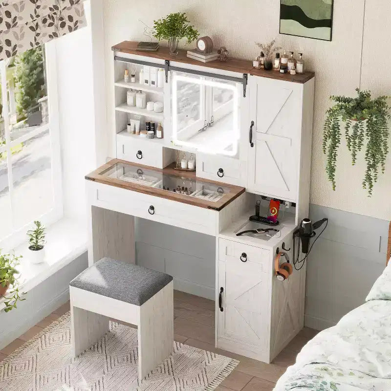 MAYEERTY Toeletta con Specchio Scorrevole, Piano in Vetro, Stazione di Ricarica, 4 Cassetti, 2 Armadietti, Sgabello per Camera da Letto, Bianco