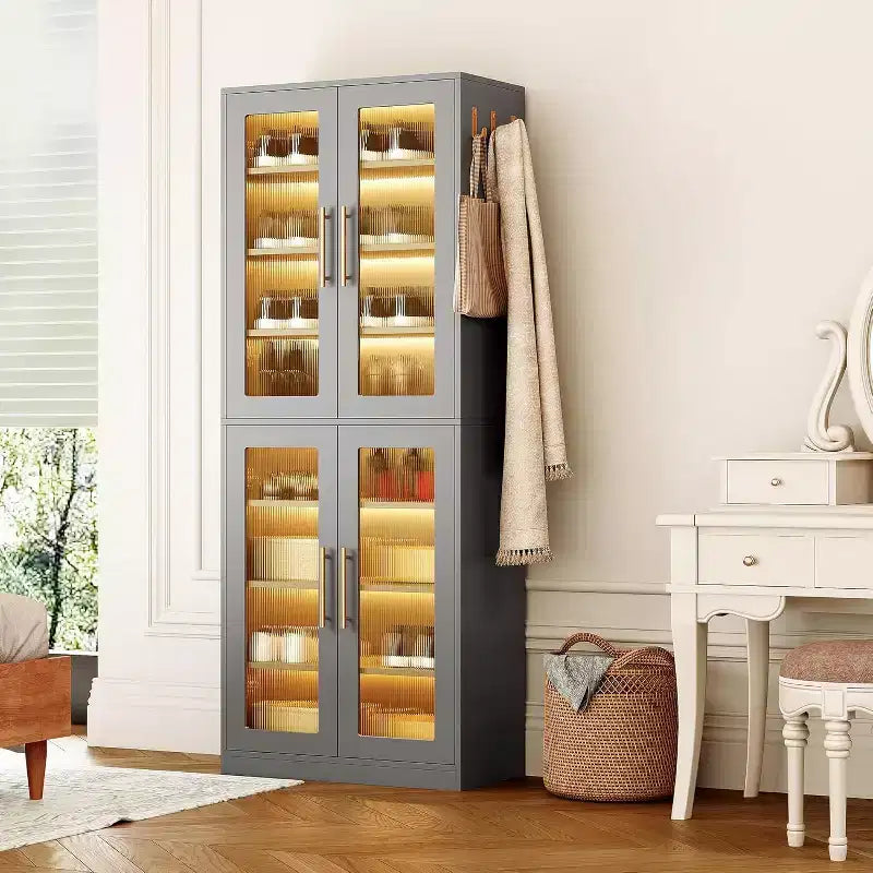 Lantine Scarpiera Verticale a 8 Ripiani con Illuminazione LED Integrata e Ante, Armadio Scarpiera con Ganci per Ingresso, Soggiorno, Camera da Lete, Grigio