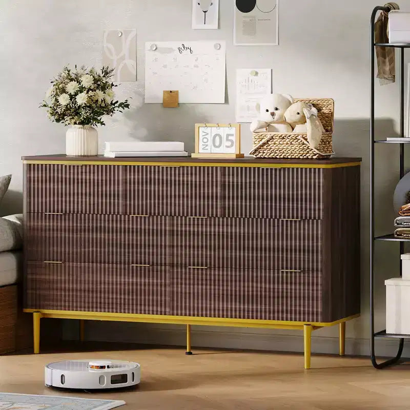Comò a 7 cassetti per camera da letto, cassettiera scanalata in legno con mobiletto contenitore, design curvo, mobile TV con maniglie in metallo dorato per soggiorno