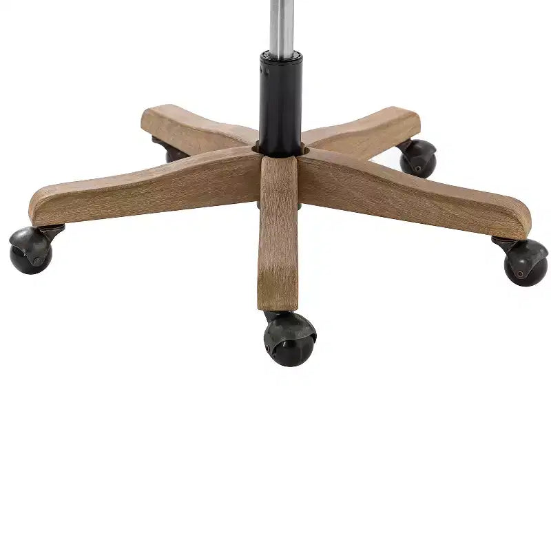 Poltrona operativa Danilo Swivel con braccioli in rattan e cuscino in misto lino naturale e schiuma | ARTFUL LIVING DESIGN