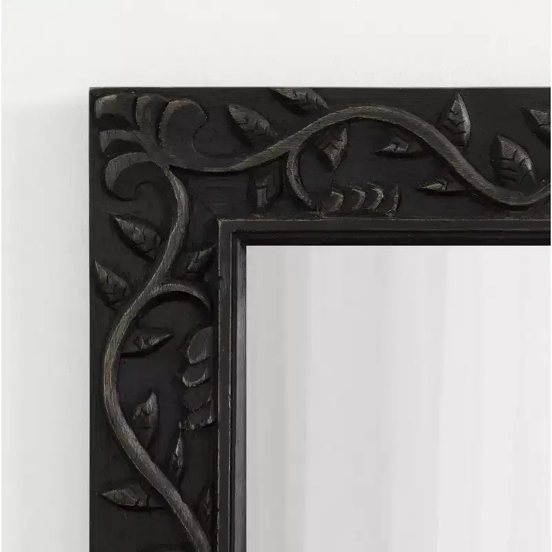 Specchio intagliato in legno Natesa 24x32